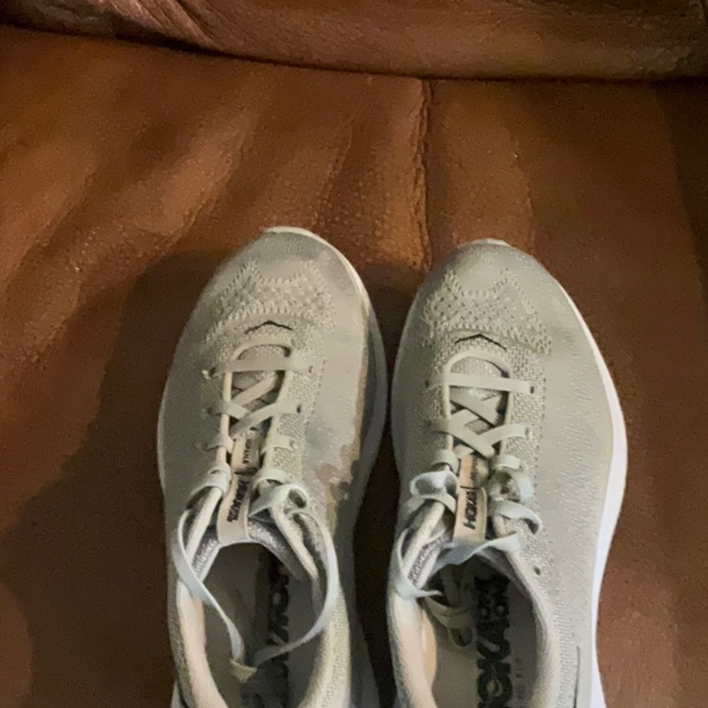 Hoka Hupana flow Size 6 M gray and white. Great condition